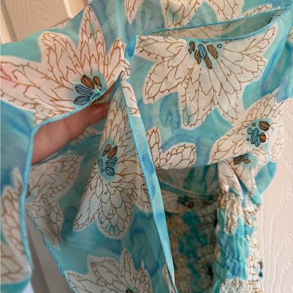 Beautiful Lightweight Cropped Blouse - Picture 3 of 6